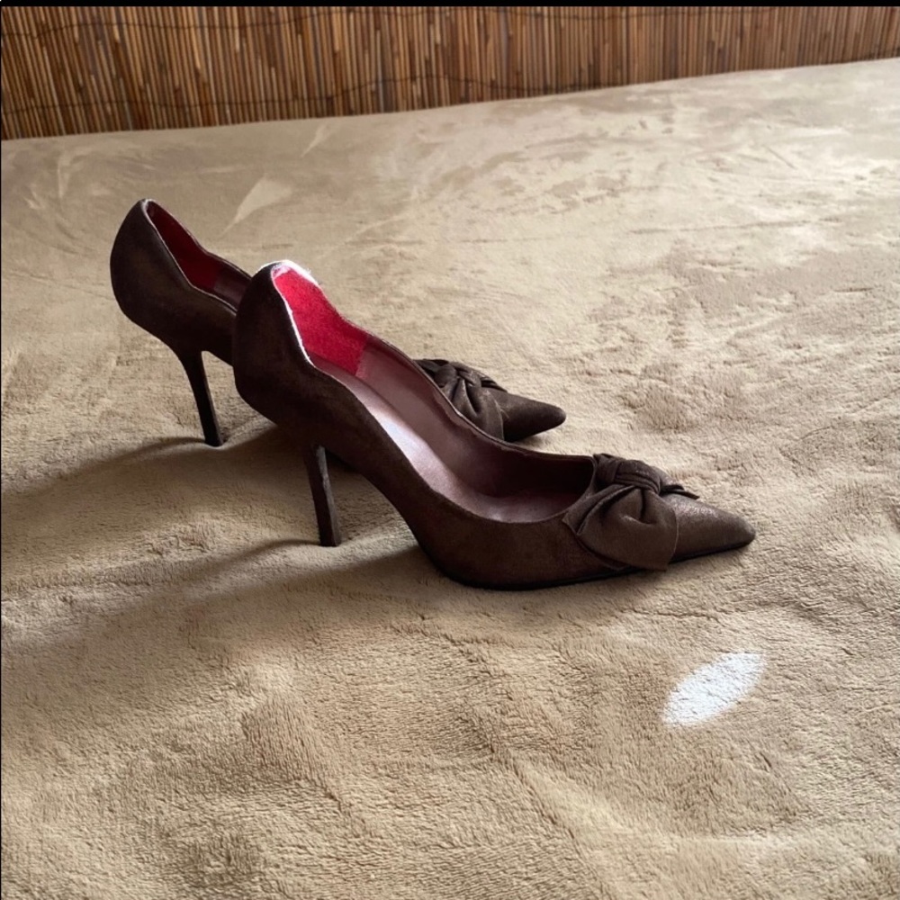 GUESS Leather Brown Cassy 4” Heels w/Bows